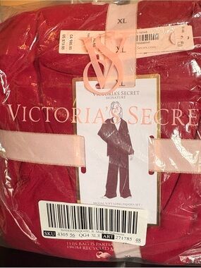 Victoria's Secret 2 Piece Long Sleeve Pajama Set